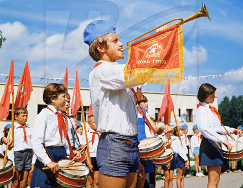 letsgophotos.ru Пионер горнист Артек