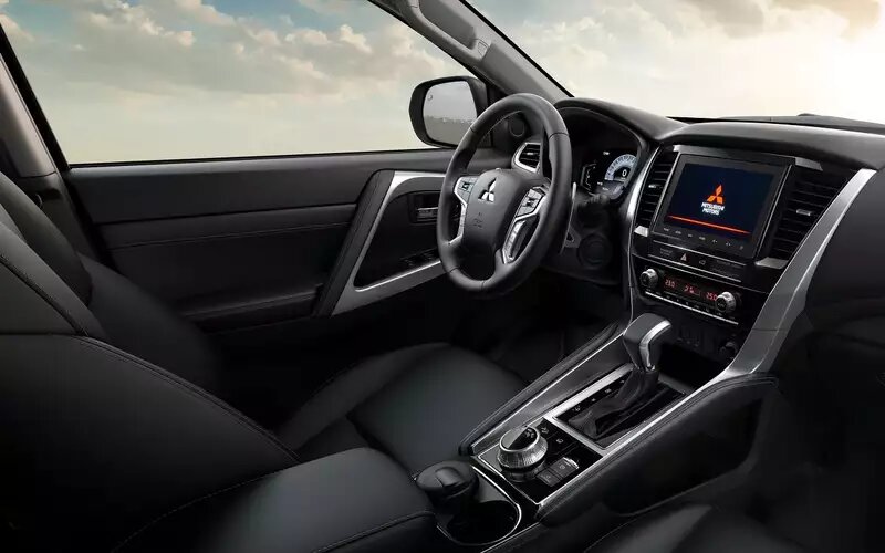 Интерьер Mitsubishi Pajero Sport📷
