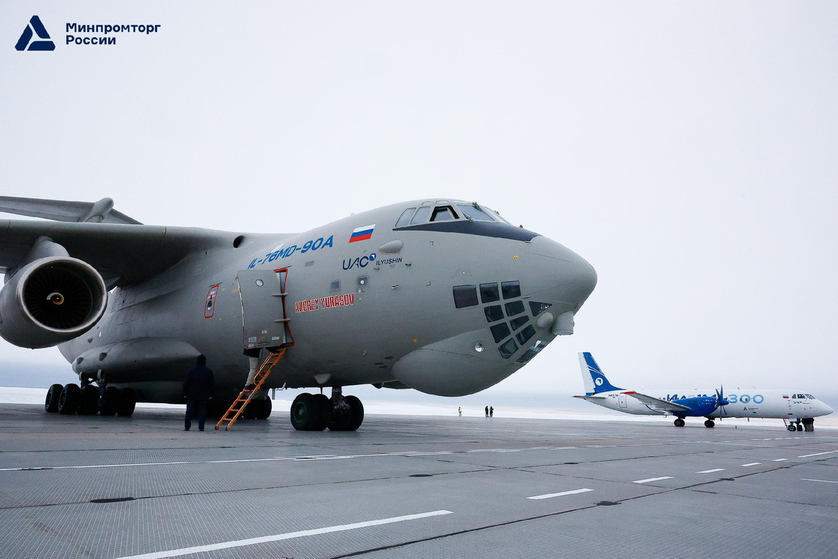Ил-114 в паре с Ил-76 добрался до самого северного аэродрома России