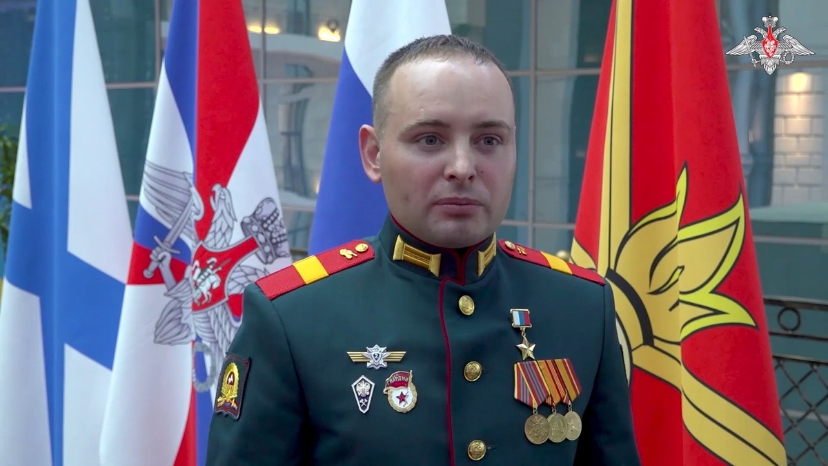 Николай Матреницкий во время церемония вручения Золотой Звезды Героя России. Съемка Минобороны РФ