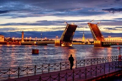 Источник: https://ticketstour.ru/image/cache/catalog/marshruty/sankt-petersburg/vodniye_progulki/djaz-pod-razvodnimy-mostamy/depositphotos_127722728_original-400x266_g_90.webp