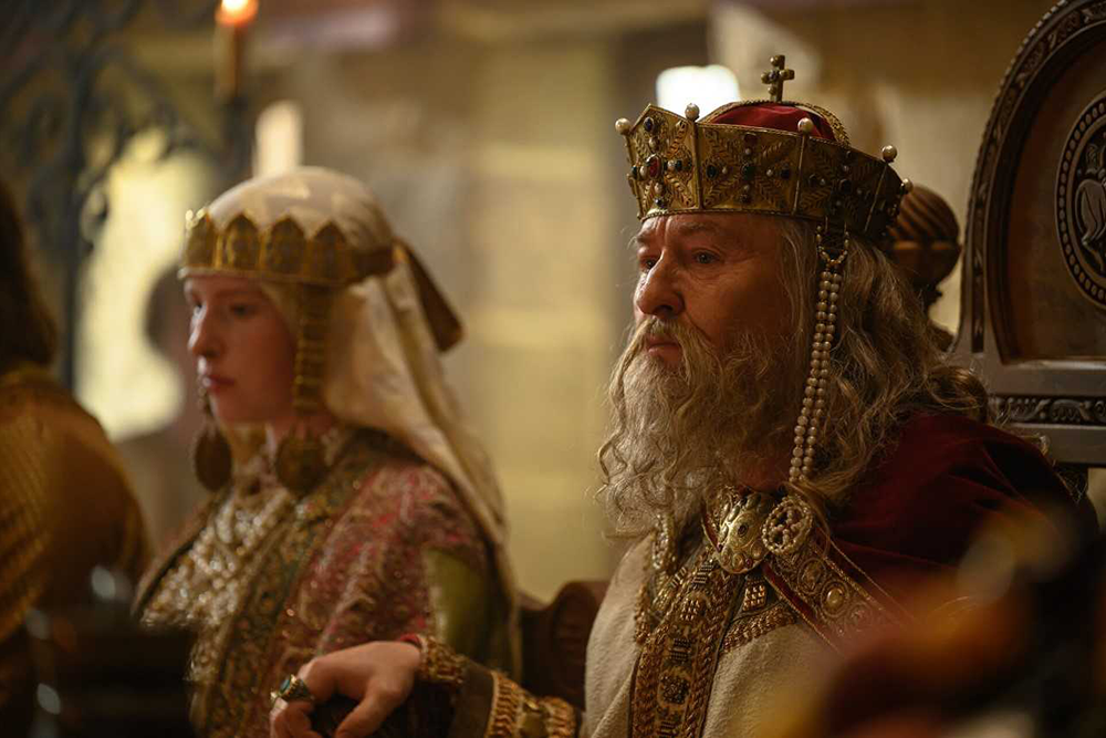    Екатерина Воронина и Сергей Безруков в фильме "Королева Анна" (2027). / Kinopoisk