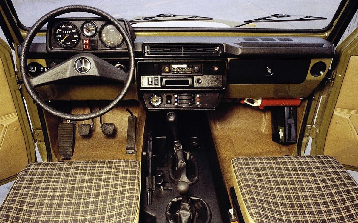 Салон Mercedes-Benz W460. Источник фото: Pinterest.ru