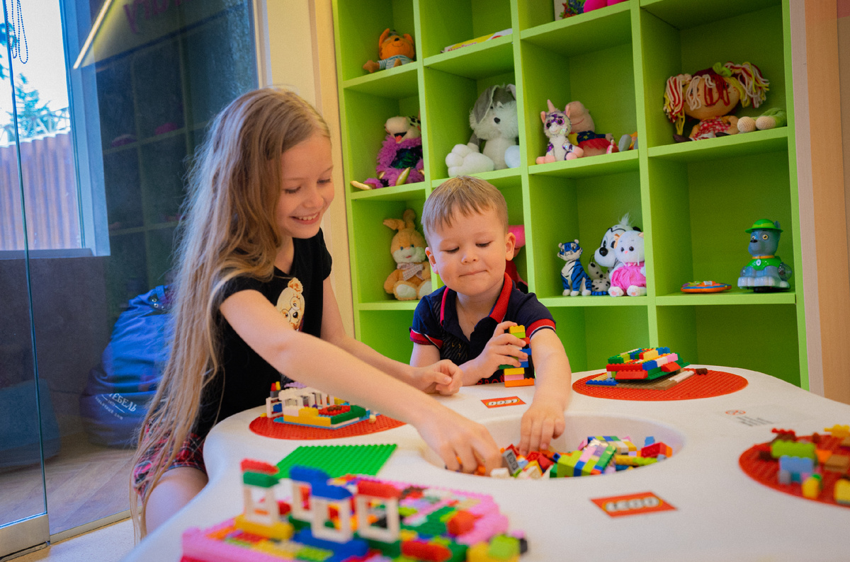 Минутка тишины во время игры в LEGO.