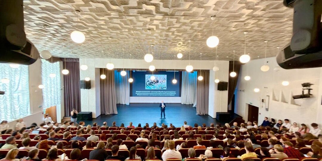 Встретился со студентами и преподавателями Воронежа