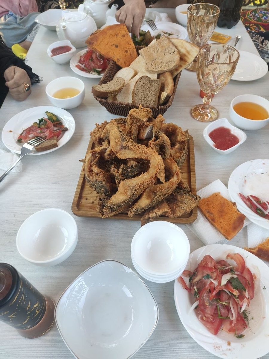 жареный сазан в панировке, мммм, а чай лимонный!!!!