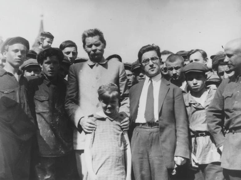 Максим Горький и Михаил Кольцов в Болшевской трудовой Коммуне (автор фото Аркадий Шайхет)