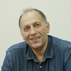    — Подробности о том, на каких условиях гражданам доступно банкротство через МФЦ, можно узнать на официальном сайте МФЦ, для этого консультироваться у кого-то еще не нужно, достаточно выйти в интернет, — подчеркнул он. — И вполне возможно, что должнику не придется платить 150 тысяч рублей, а то и больше — такую цену сегодня нередко назначают за свои услуги «раздолжнители», а плата арбитражному управляющему, который будет проверять достоверность предоставленных должником сведений, составит почти на порядок меньшую сумму.