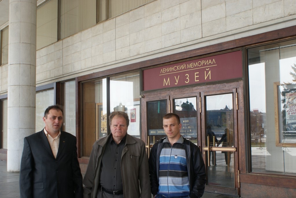 Ульяновск. У входа в Ленинский мемориал.
