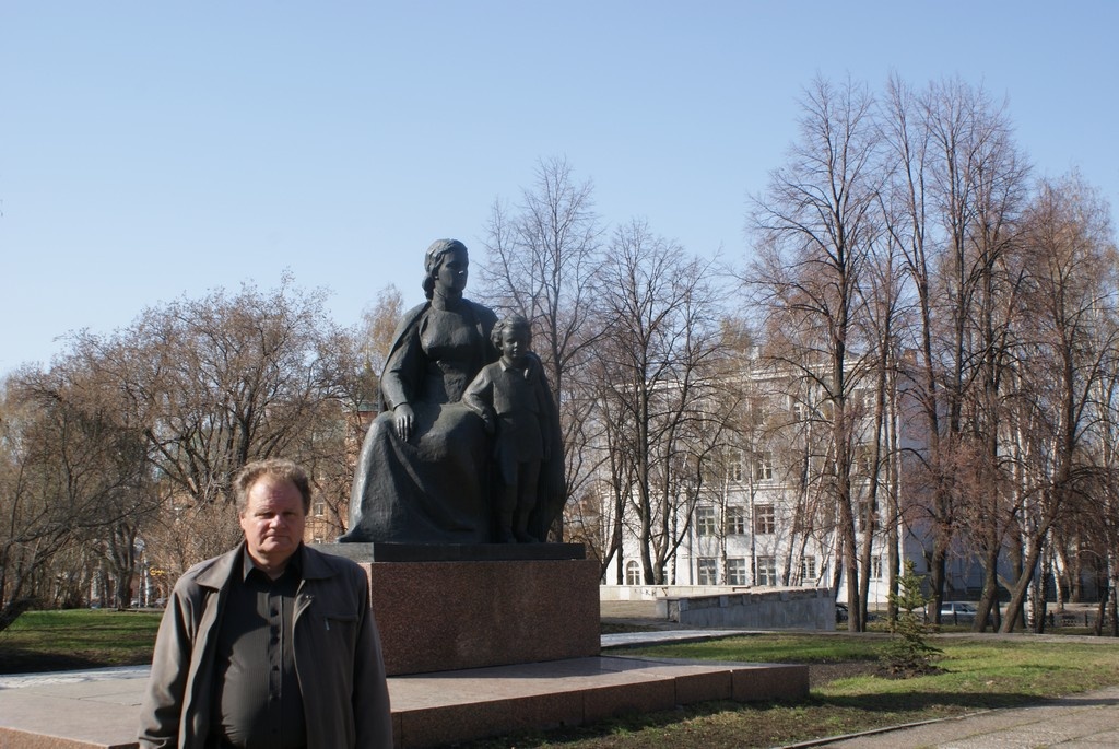 Ульяновск. Володя Ульянов со своей мамой.