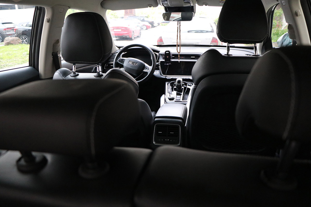    Интерьер и багажник Geely Atlas Pro