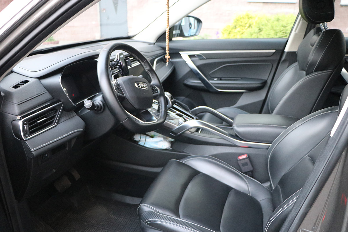    Интерьер и багажник Geely Atlas Pro
