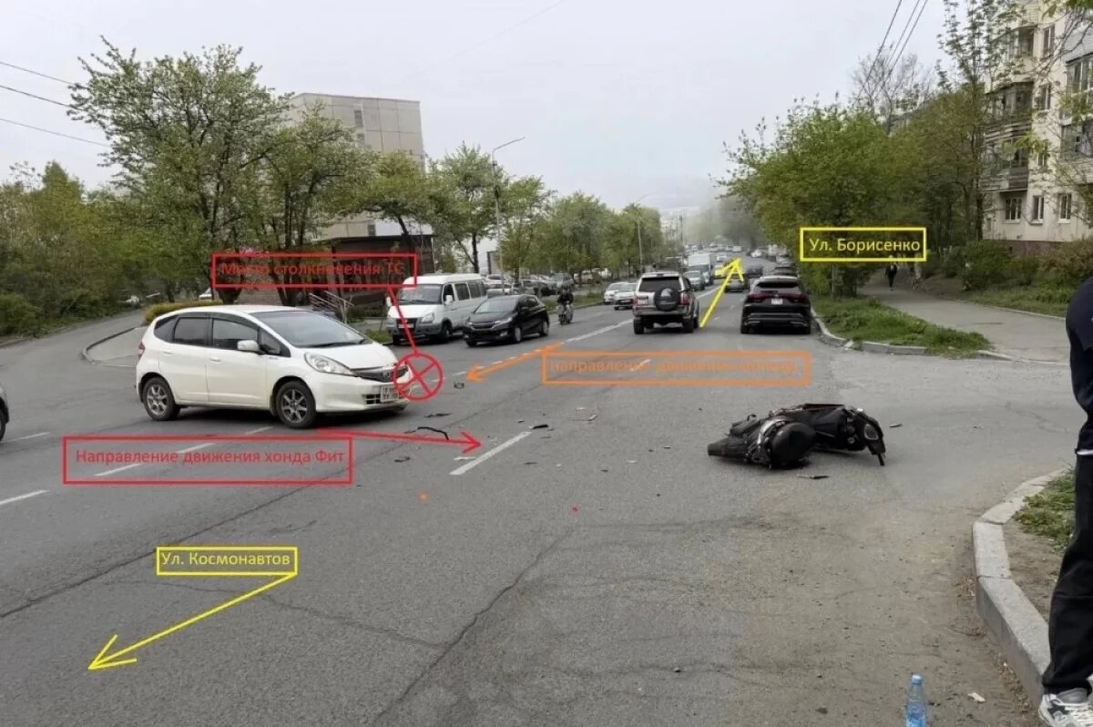    Во Владивостоке 16-летний водитель мопеда пострадал в ДТП с Honda Fit