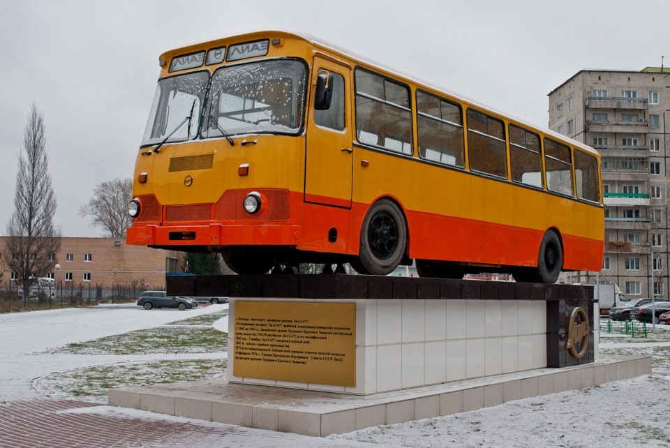 Памятник автобусу ЛИАЗ-677 в Ликино-Дулево