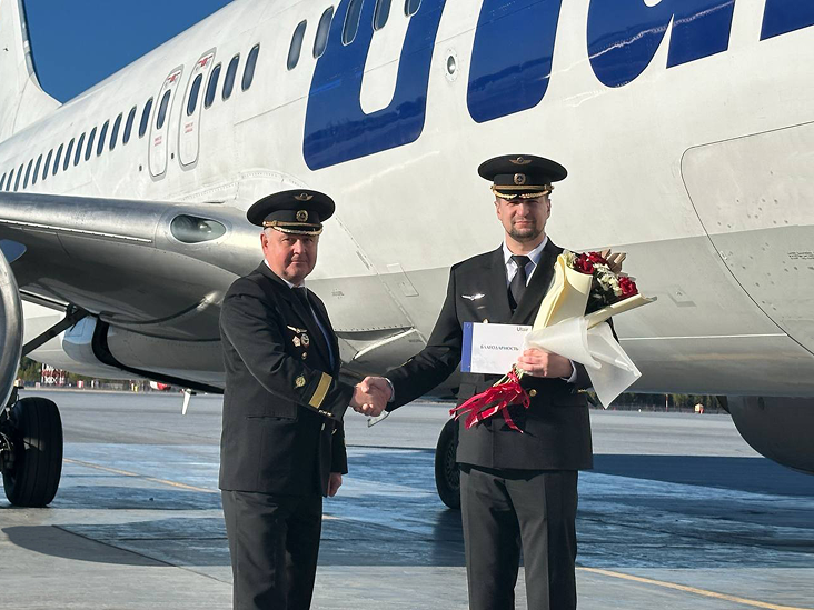 Евгений Шехирев, командир летного отряда № 1 и Владимир Пырков, командир Boeing 737 авиаэскадрильи № 1 летного отряда № 1