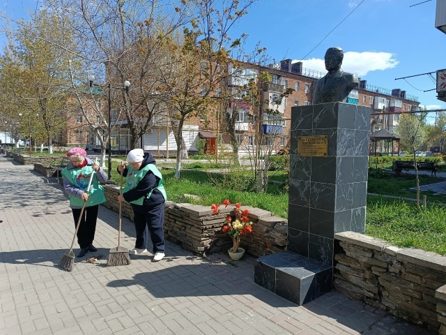    Добровольцы из клуба «Золотая осень» "Наша газета"