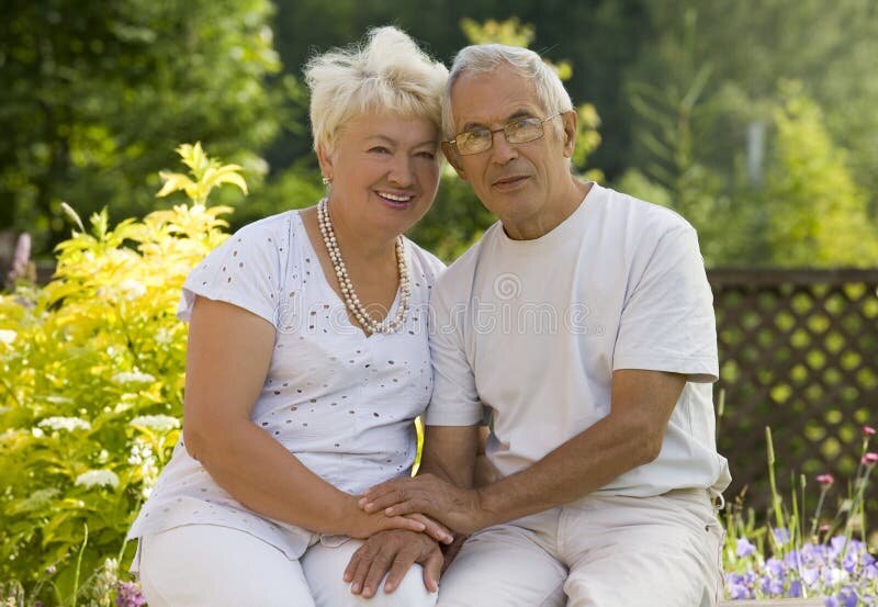 https://thumbs.dreamstime.com/b/mature-couple-5759481.jpg