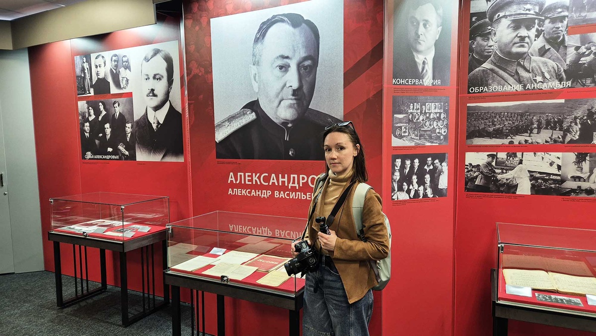 Плахино — небольшое село Рязанской области, где проживает пол тысячи человек. Это родина выдающегося композитора Александра Александрова, написавшего музыку для гимна СССР и России, а также культовую песню "Священная война". Сегодня в Плахино нет улицы Ленина и памятника вождю. Зато многое здесь посвящено знаменитому уроженцу Александрову, и это лучшее место, чтобы узнать про его детсво и становление