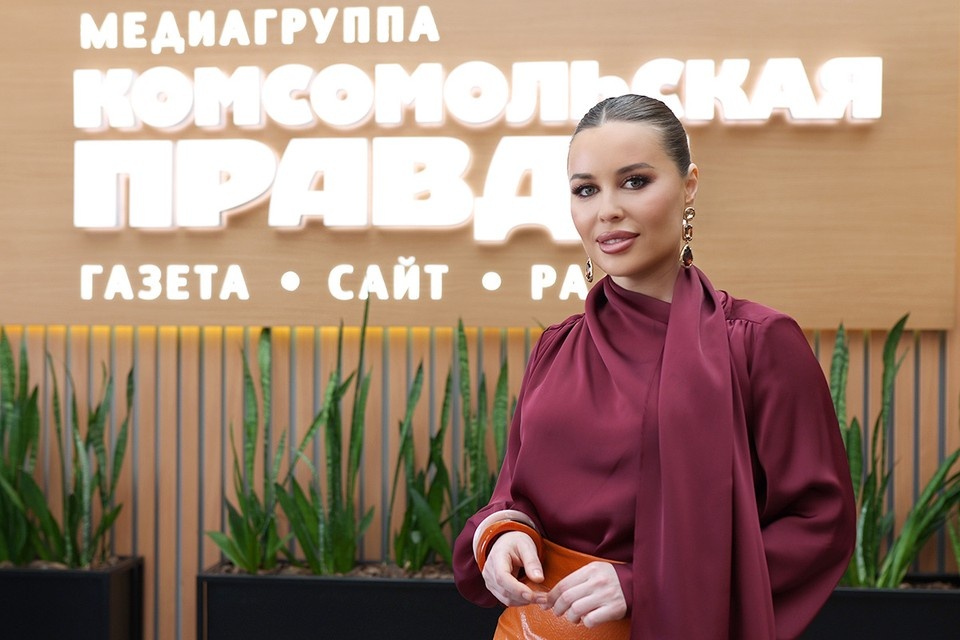    Юлия Михалкова в студии радио «Комсомольская правда» рассказала, почему пока не возвращается к бывшим коллегам, и вспомнила, как жены мужской части «пельменей» ревновали к ней. Александр Ширков