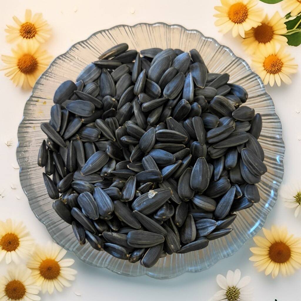 
 Семечки — это вкусно, азартно и очень по-летнему🌞
