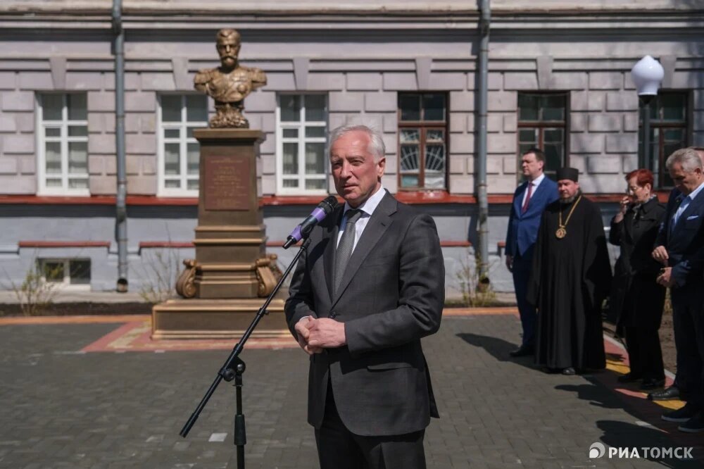    Владимир Мазур на открытии памятника Николаю II, © РИА Томск. Никита Гольцов