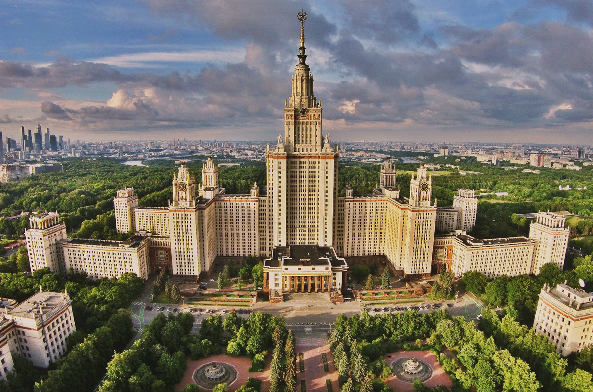 Авторство: I.s.kopytov. Собственная работа, CC BY-SA 4.0, здание МГУ