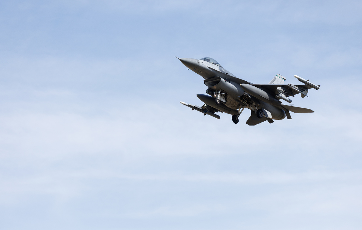    Истребитель F-16  Dan Kitwood/Getty Images