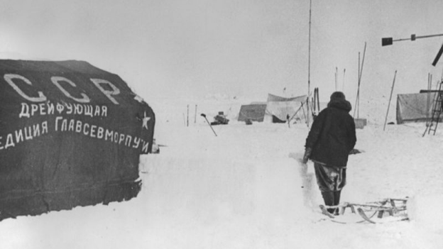 Палатка экспедиции «Северный полюс — 1» (1937 год). Источник: russiainphoto.ru 