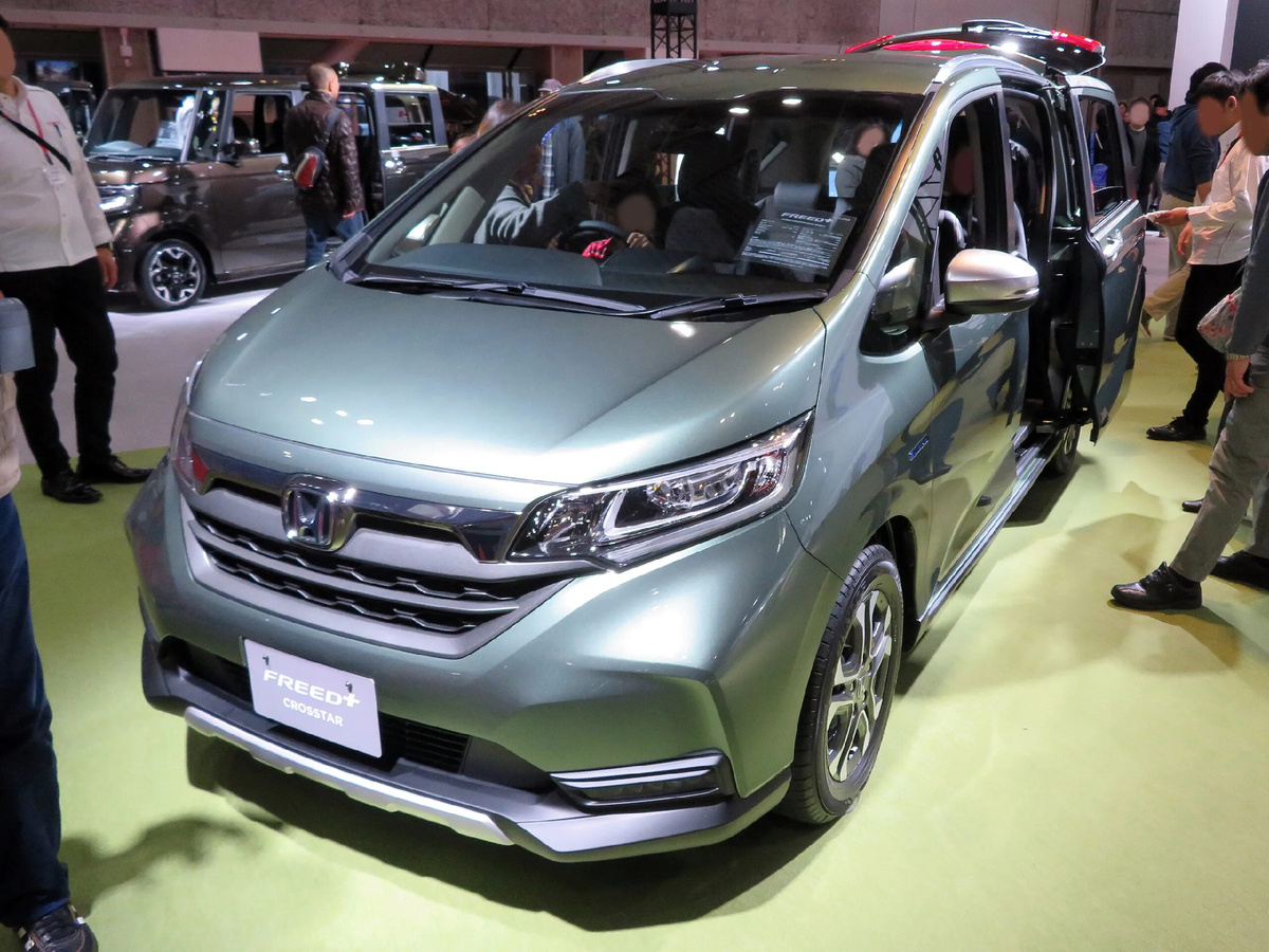 "Honda Freed в России": новый японский компактвэн за 1,7 млн рублей может стать хитом
