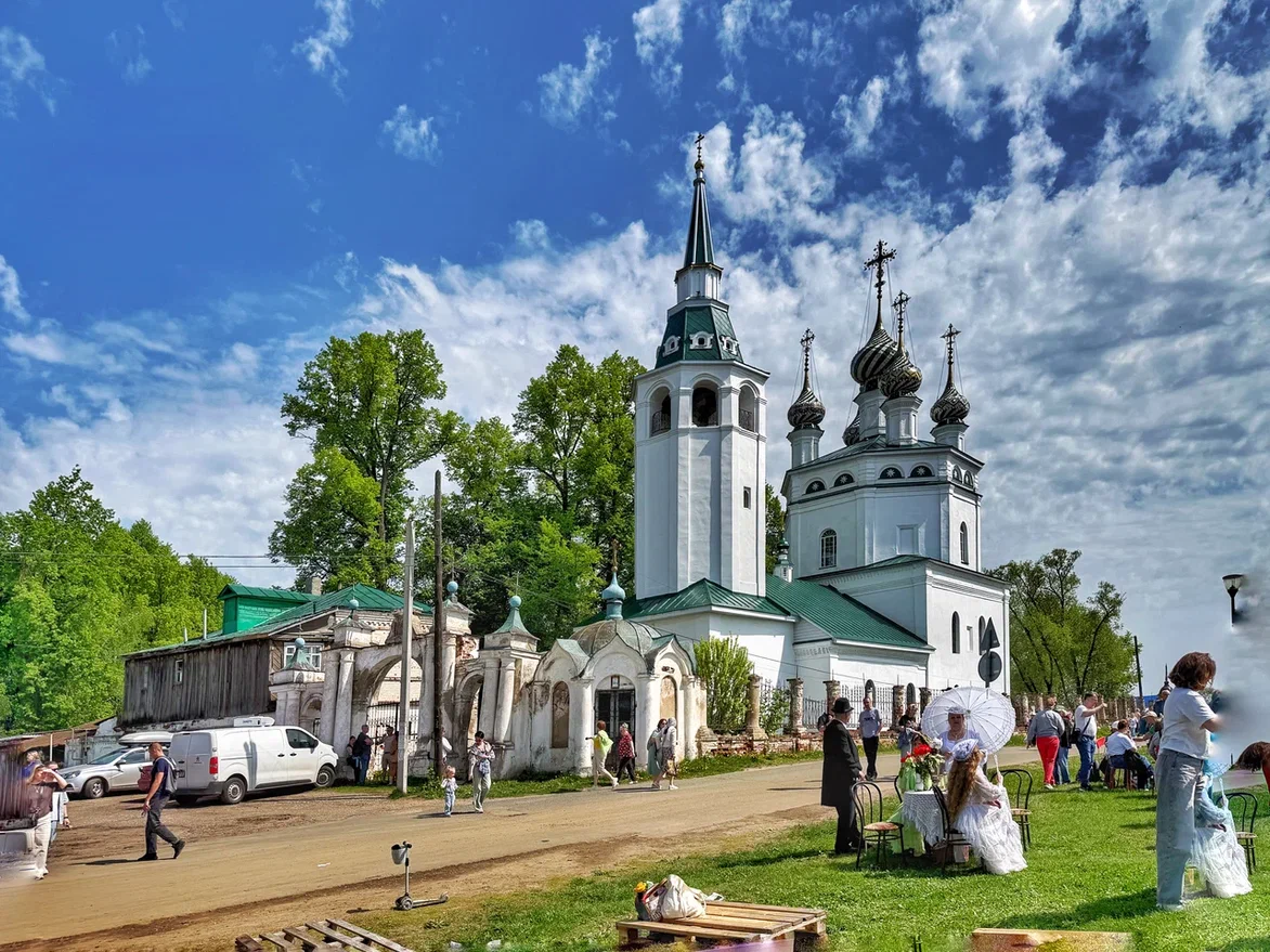 Троицкая и Введенская церковь. Холуй, Ивановская область. Фото автора