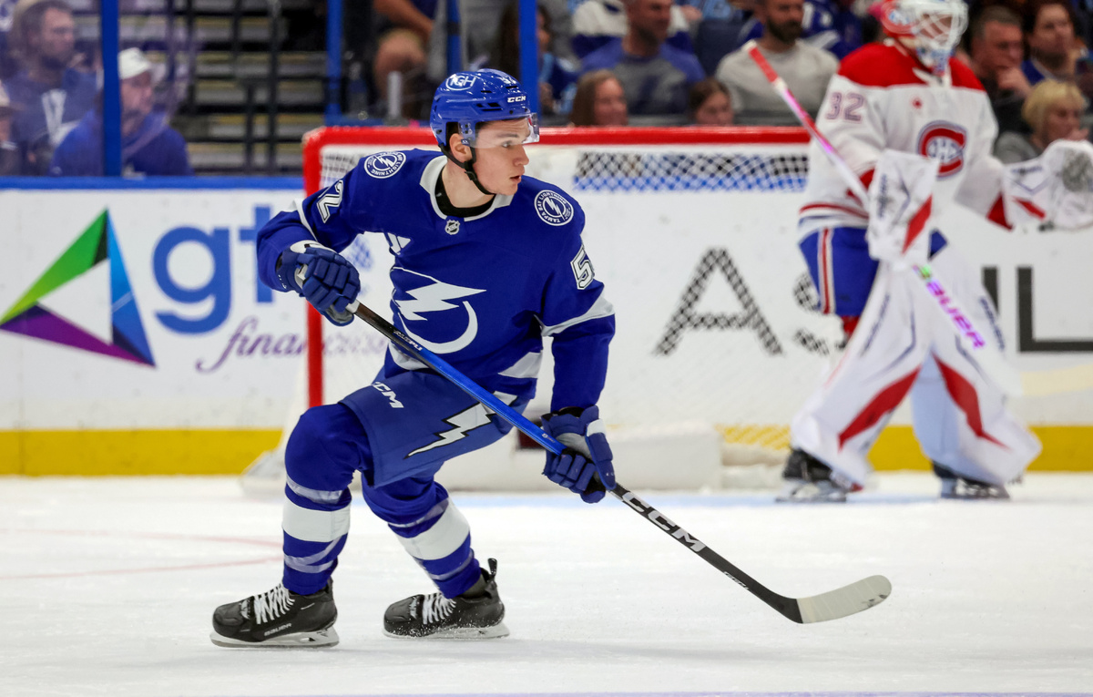    Защитник "Тампы" Максим Грошев  Mike Carlson/Getty Images