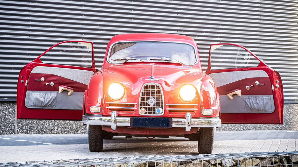 Saab 93B. источник: classicandsportscar.com