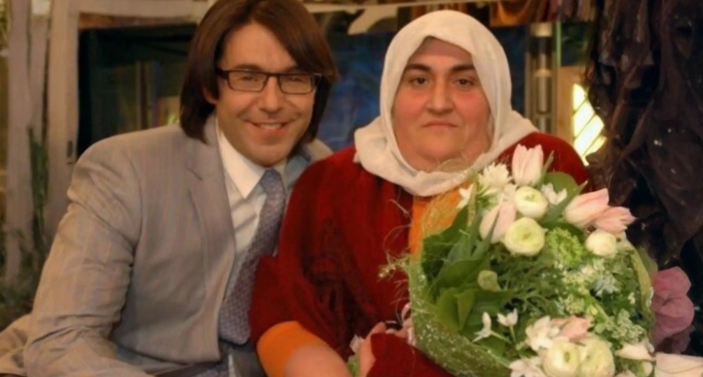 Турчанка Гульсум 10 лет смотрела за русским парнем- Умутом, которого усыновила. Реальная история доброты
