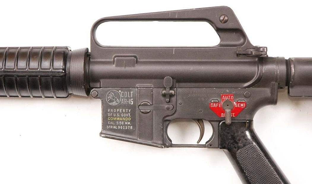 AR-15 "Commando" с экспериментальным четырехпозиционным переключателем режимов стрельбы (с отсечкой по три патрона).