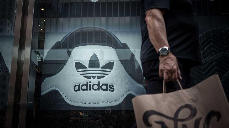     Поставки Adidas в РФ оказались под угрозой из-за конфликта в Иране Global Look Press/Michael Kappeler/dpa