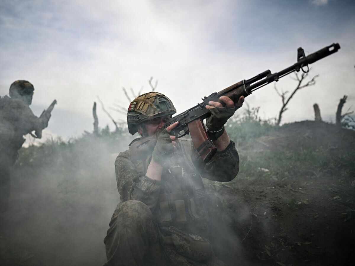    Российские военнослужащие в зоне проведения СВО | © РИА Новости / Сергей Бобылев