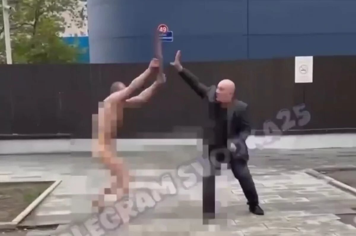    Во Владивостоке задержан нетрезвый голый мужчина, нападавший на прохожих
