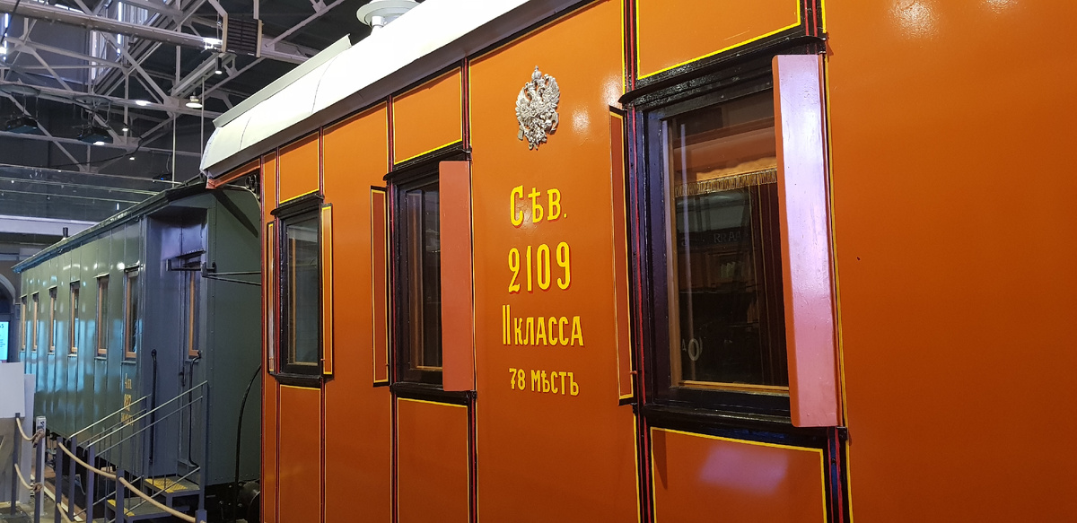 Параван на окнах дореволюционного пассажирского вагона II класса из "Музея железных дорог России" в С.-Петербурге. Фото Алексей Алексеев