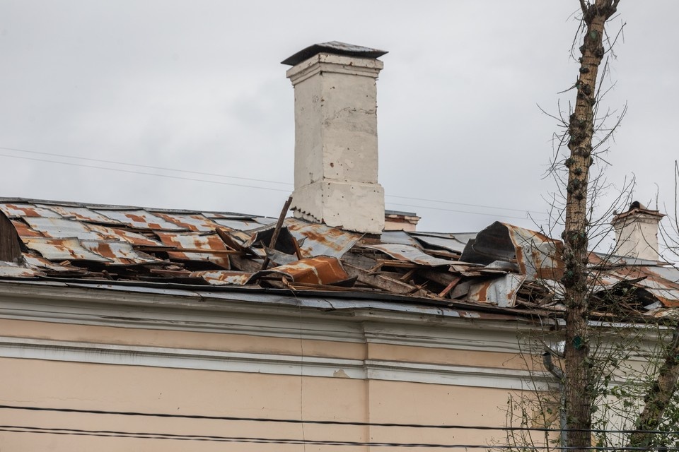    Белгород и область подверглись ракетному обстрелу ВСУ, пробита крыша дома Андрей АБРАМОВ