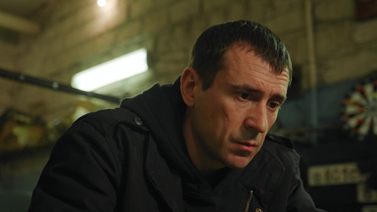 Кадр из сериала «Извозчик» (2026)