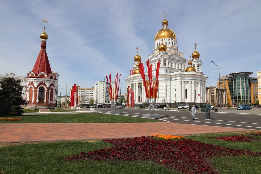 На площади Победы.