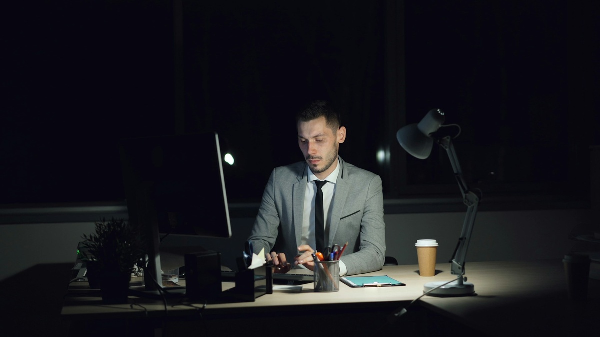 Вы работаете 12 часов в день — и всё равно кажется что недостаточно. Почему так