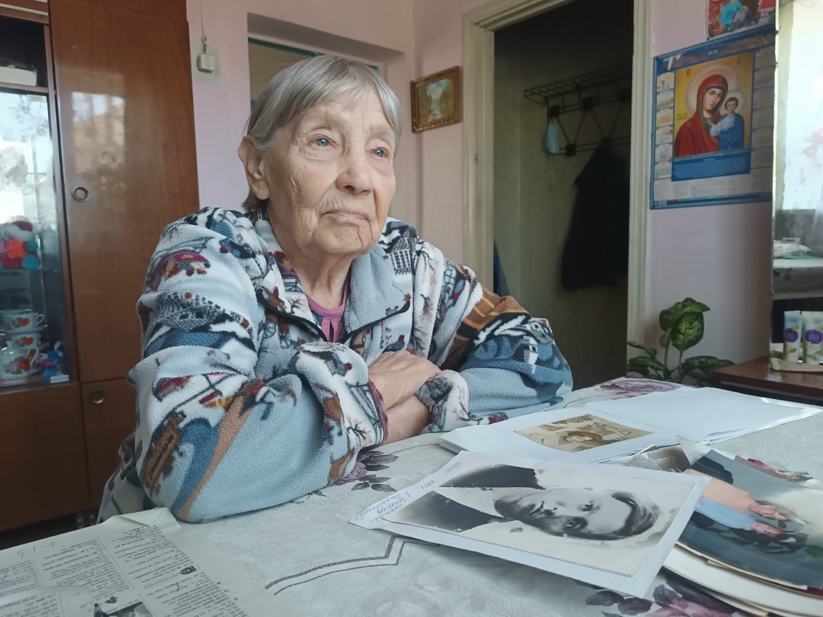 «Я помню тот момент, когда в ящике пришли гражданские вещи отца. Мама разбирала эту посылку, плакала... И было очень жалко, что папку не увижу, а он пошёл воевать. Мне тогда было всего три года...
