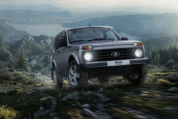 Lada Niva 
 
 Классическая трехдверная Lada Niva Legend с мотором 1.6 мощностью 83 л.с., механической коробкой и полным приводом стоит от 829 до 984 тыс. рублей. Niva Travel с теми же агрегатами стоит от 1,1 млн рублей. / Lada   📷