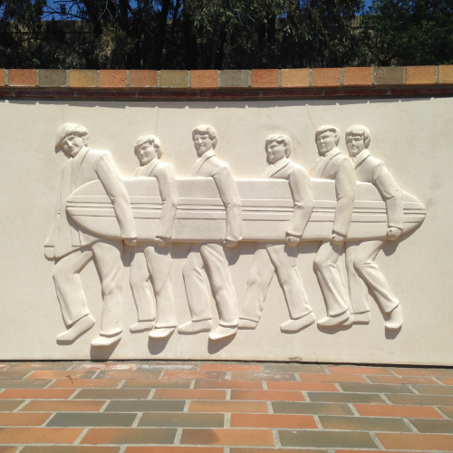    Памятник The Beach Boys / californiacuriosities.com