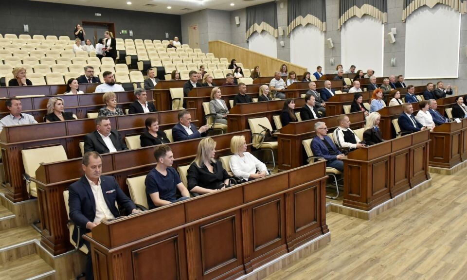    Награждение предпринимателей в администрации Барнаула. Источник: barnaul.org