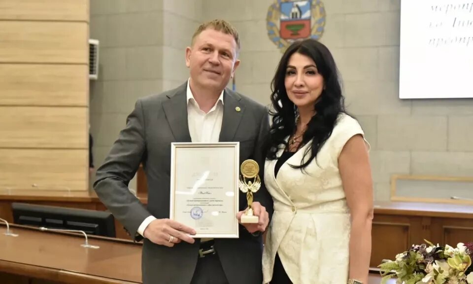    Награждение предпринимателей в администрации Барнаула. Источник: barnaul.org