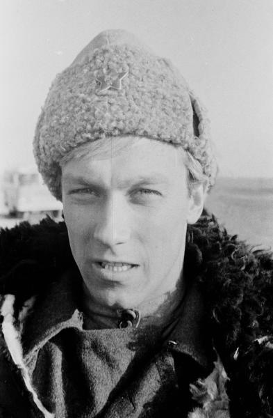 Олег Янковский на съемочной площадке фильма «Служили два товарища». 
Юозас Будрайтис, 1968 год, Крым, МАММ/МДФ.