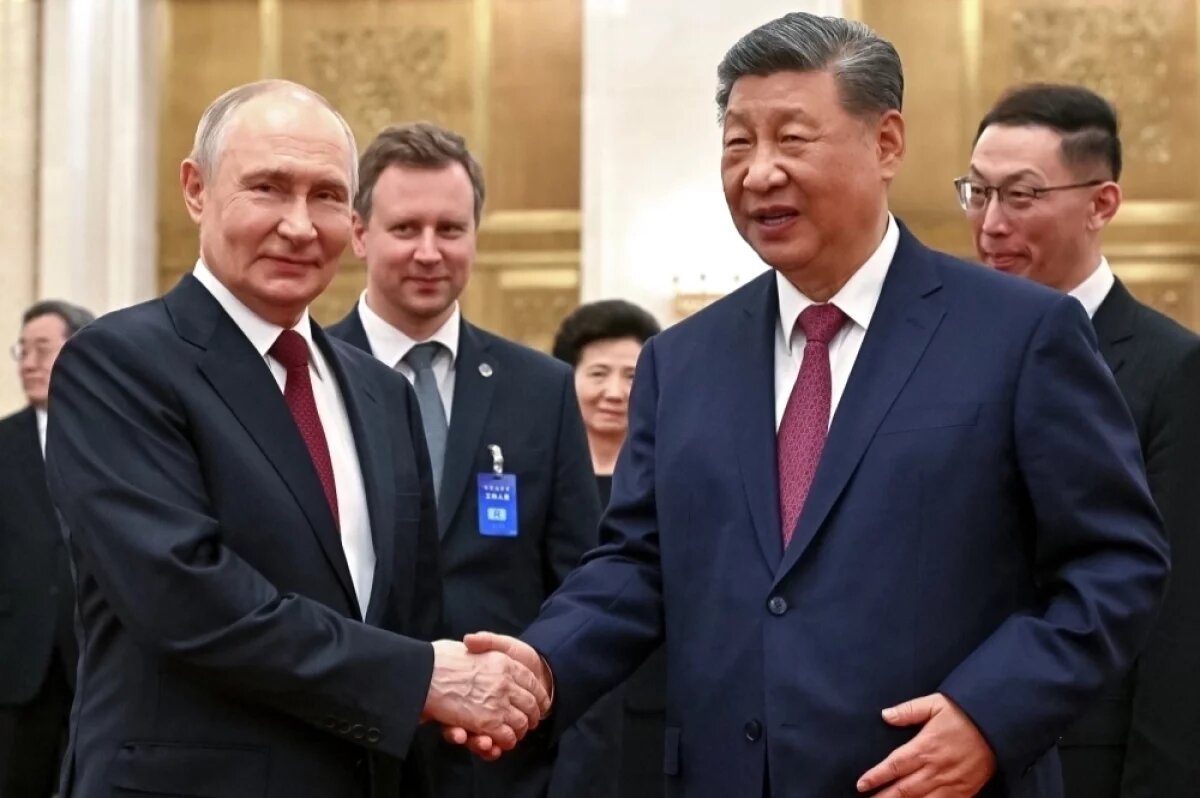    Президент РФ Владимир Путин и председатель КНР Си Цзиньпин в Доме народных собраний в Пекине.