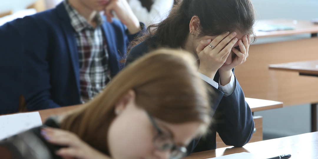 «Чувствую, как шпаргалка выпадает на живот». Истории выпускников, которых выгнали с ЕГЭ